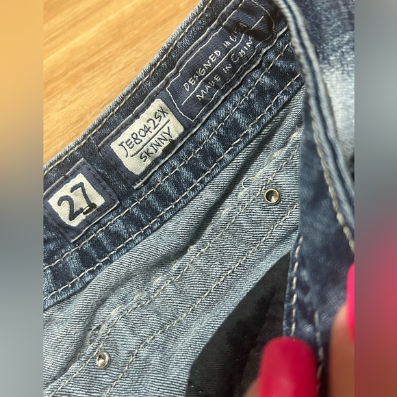 Miss Me Embroidered 27 Skinny - Picture 5 of 6